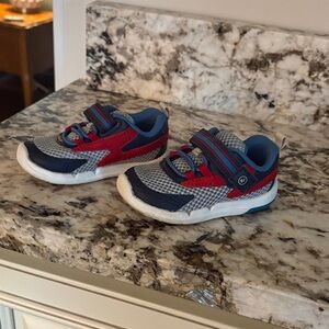 Stride rite athletic shoe with velcro